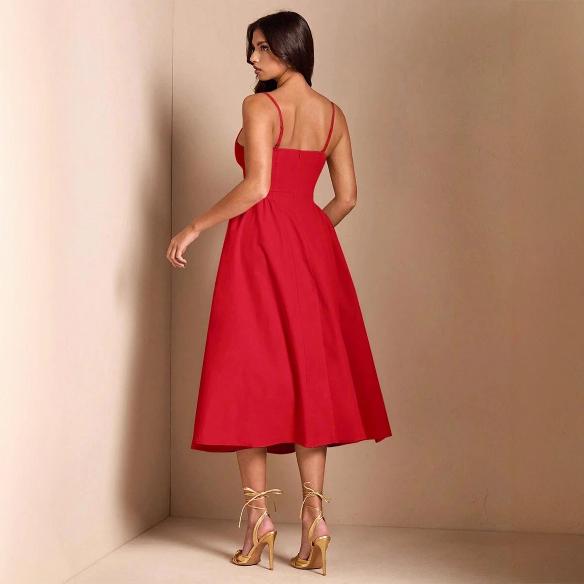 Solid-color Slip Dress With A Cinched Waist For A Slimming Look